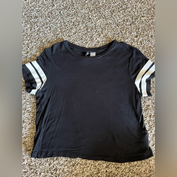 Black crop with white stripes - Picture 3 of 5